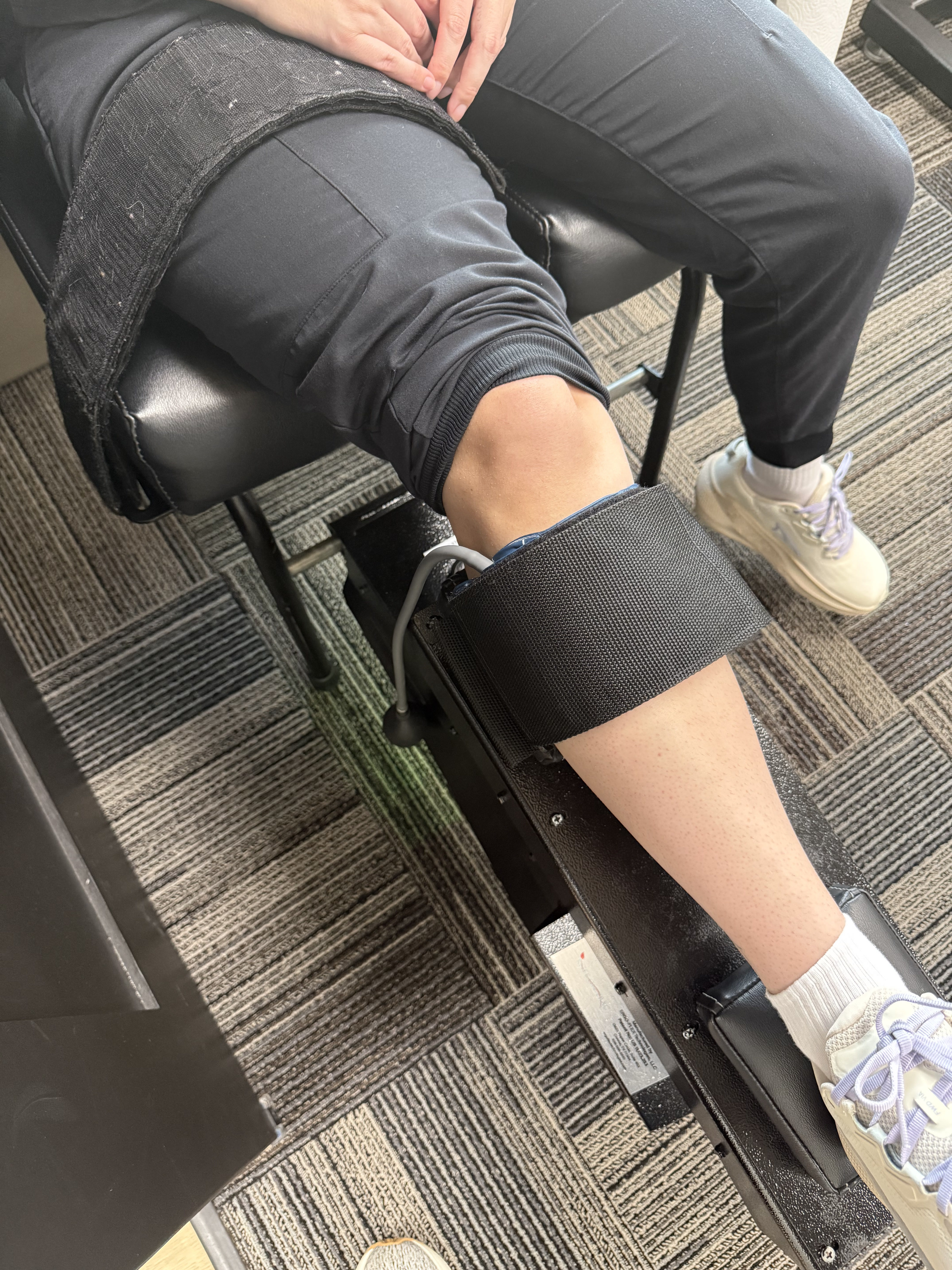 Patient receiving knee decompression treatment at Abundant Health